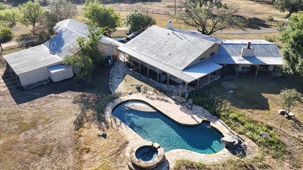 2501 LONE MAN MOUNTAIN RD, Wimberley, TX 78676