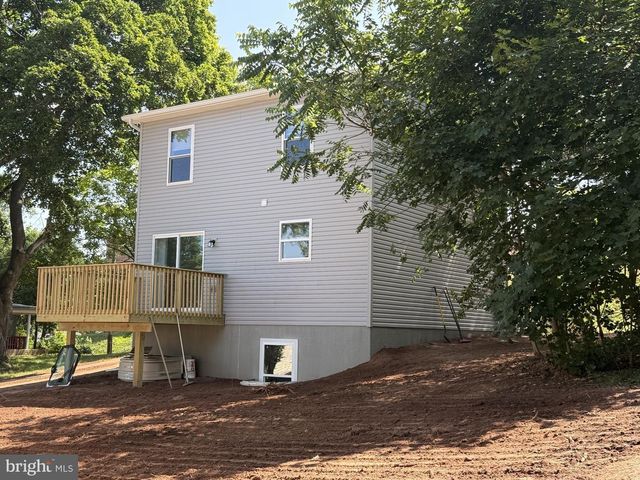24 N 6TH ST, Halifax, PA 17032
