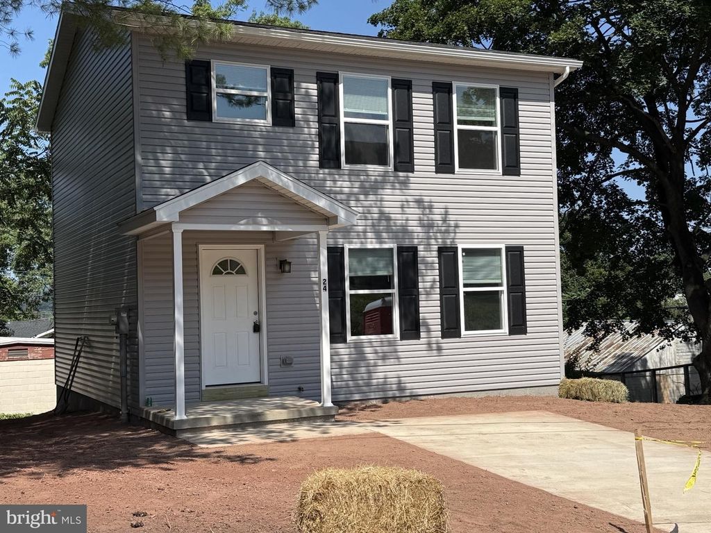 24 N 6TH ST, Halifax, PA 17032