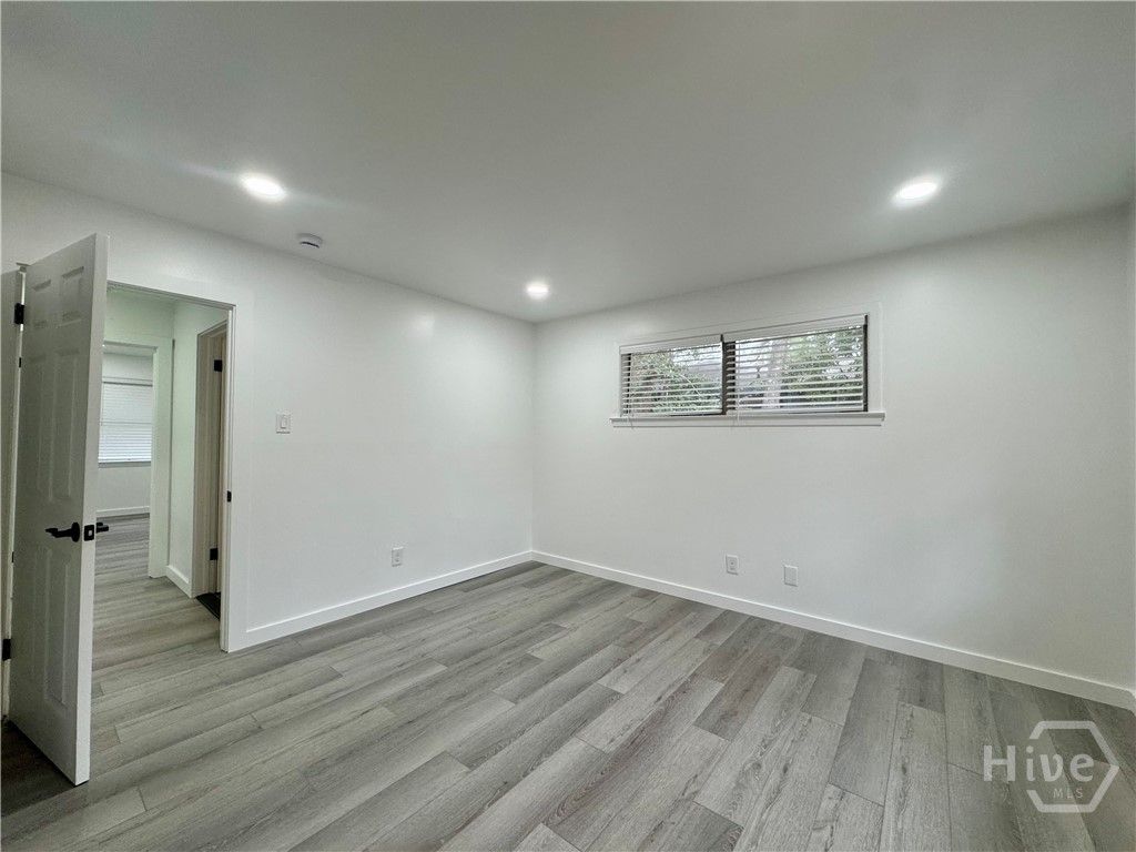 Image 10 of property listing at 2101 Oakland Court A, Savannah, GA 31404
