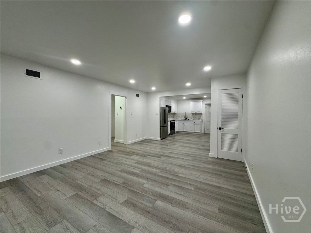Image 3 of property listing at 2101 Oakland Court A, Savannah, GA 31404