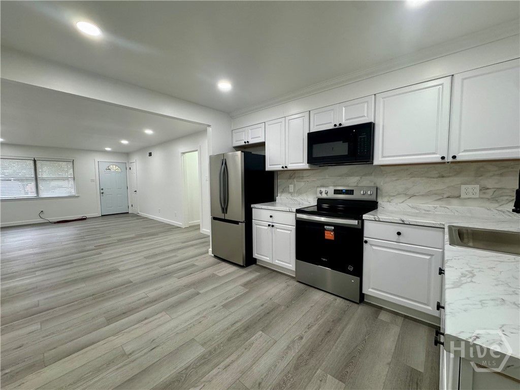 Image 5 of property listing at 2101 Oakland Court A, Savannah, GA 31404