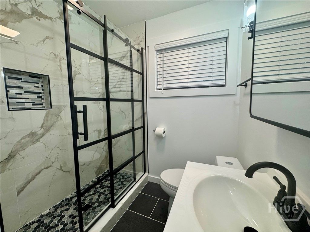 Image 6 of property listing at 2101 Oakland Court A, Savannah, GA 31404