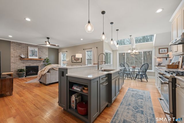 41 Glen Place, Glastonbury, CT 06033