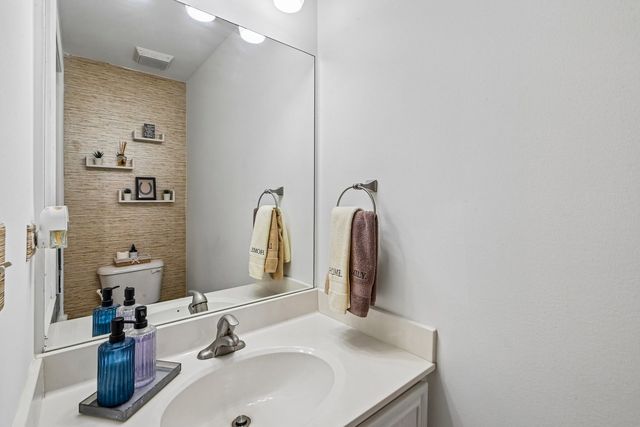 421 Lakeview Circle, Bolingbrook, IL 60440