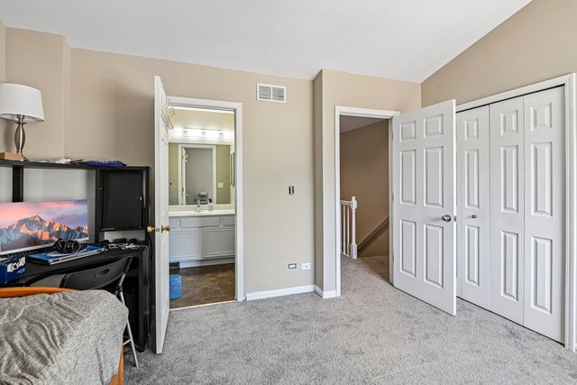 421 Lakeview Circle, Bolingbrook, IL 60440