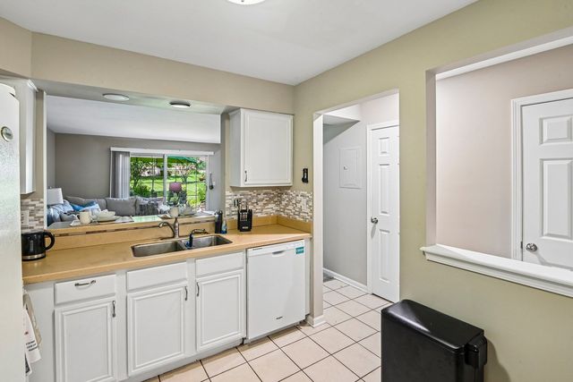 421 Lakeview Circle, Bolingbrook, IL 60440