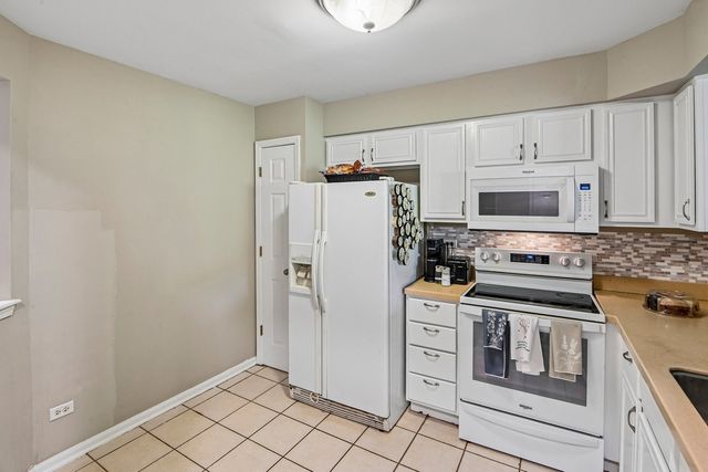 421 Lakeview Circle, Bolingbrook, IL 60440