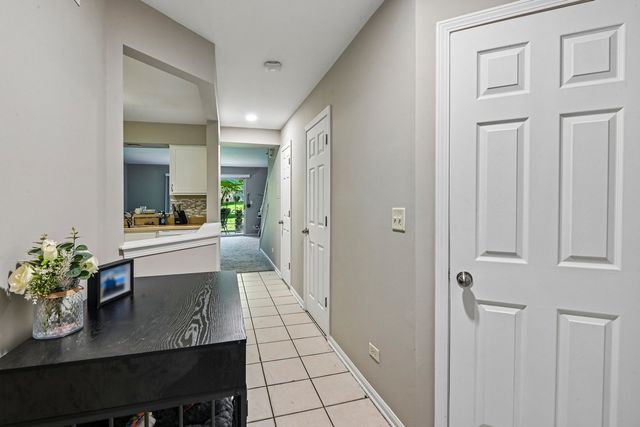 421 Lakeview Circle, Bolingbrook, IL 60440