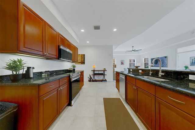 642 WELLS COURT 302, Clearwater, FL 33756
