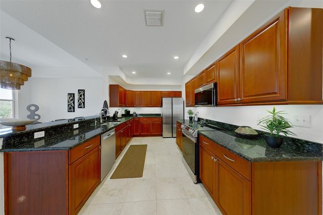 642 WELLS COURT 302, Clearwater, FL 33756