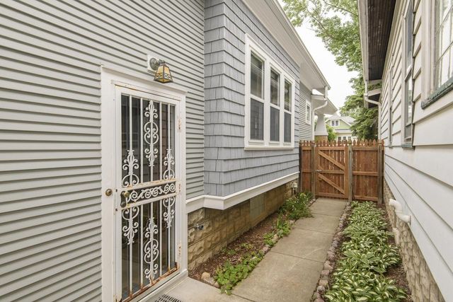3151 S California STREET, Milwaukee, WI 53207