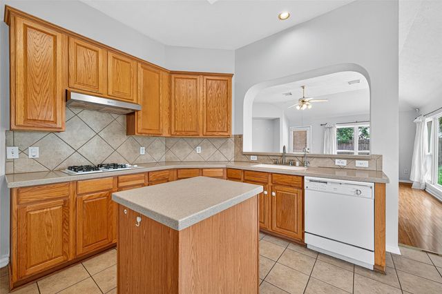 7902 Fall Hollow Drive, Houston, TX 77041