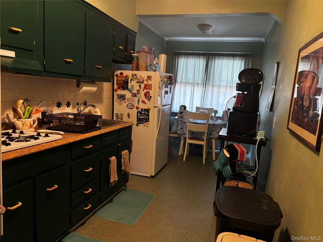 83-32 60th Avenue, Middle Village, NY 11379