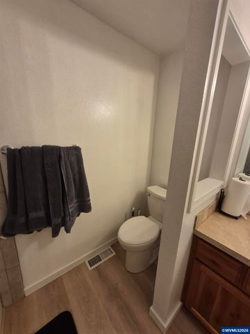 1996 Summercrest Dr S, Salem, OR 97306