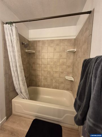 1996 Summercrest Dr S, Salem, OR 97306