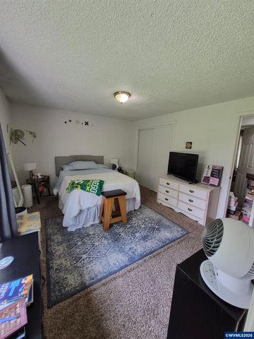 1996 Summercrest Dr S, Salem, OR 97306