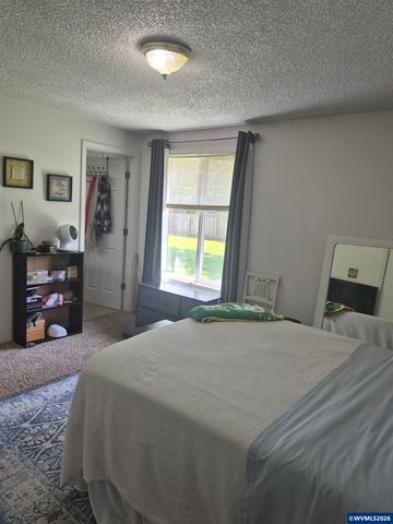 1996 Summercrest Dr S, Salem, OR 97306