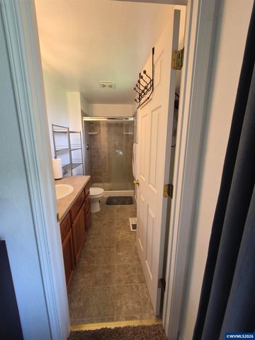 1996 Summercrest Dr S, Salem, OR 97306