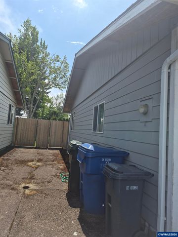 1996 Summercrest Dr S, Salem, OR 97306