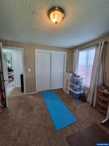 1996 Summercrest Dr S, Salem, OR 97306