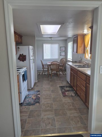 1996 Summercrest Dr S, Salem, OR 97306