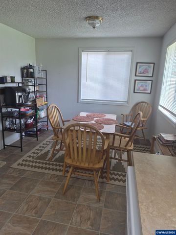 1996 Summercrest Dr S, Salem, OR 97306