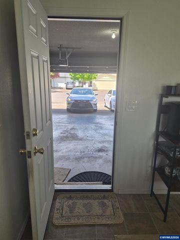 1996 Summercrest Dr S, Salem, OR 97306