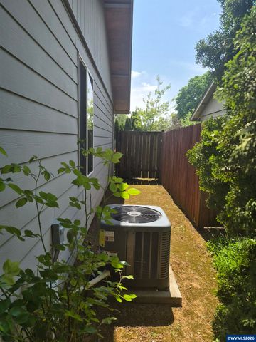 1996 Summercrest Dr S, Salem, OR 97306