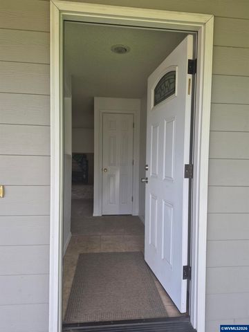 1996 Summercrest Dr S, Salem, OR 97306