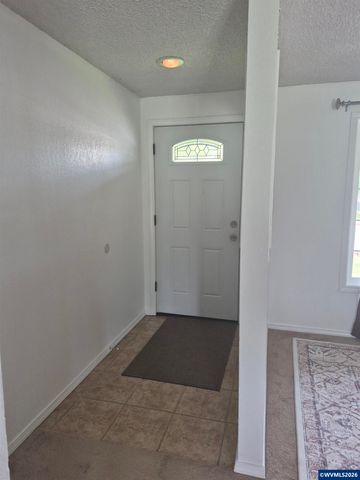 1996 Summercrest Dr S, Salem, OR 97306