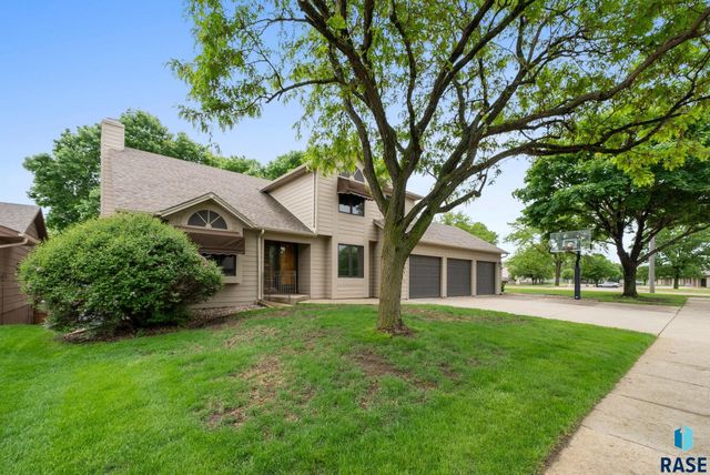 4704 S Pasque Cir, Sioux Falls, SD 57105