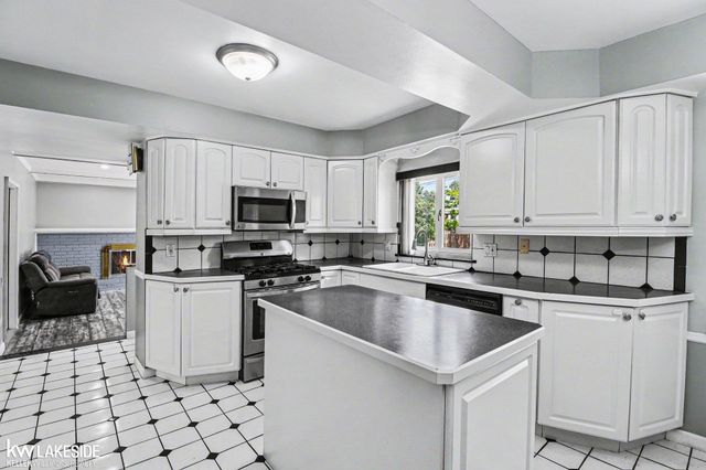 33128 Richard O Drive, Sterling Heights, MI 48310