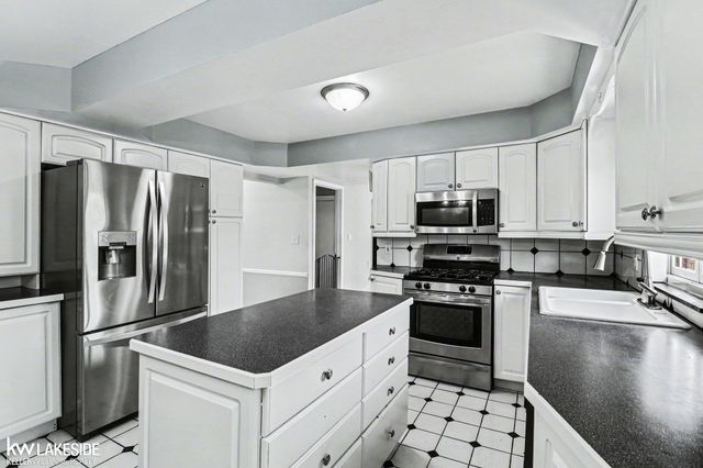 33128 Richard O Drive, Sterling Heights, MI 48310