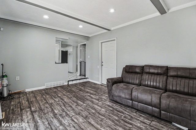 33128 Richard O Drive, Sterling Heights, MI 48310