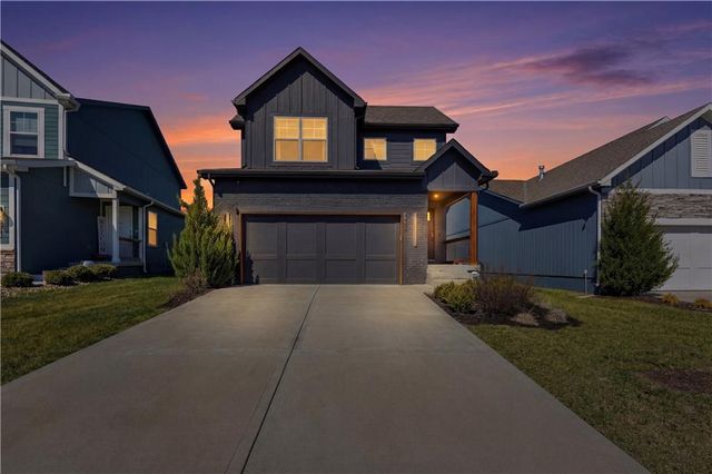 8809 SW 9th Terrace, Blue Springs, MO 64064