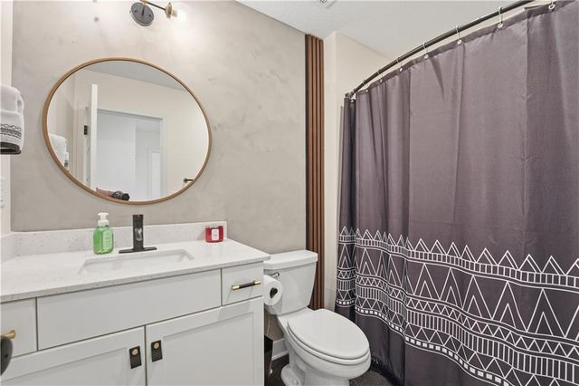 8809 SW 9th Terrace, Blue Springs, MO 64064