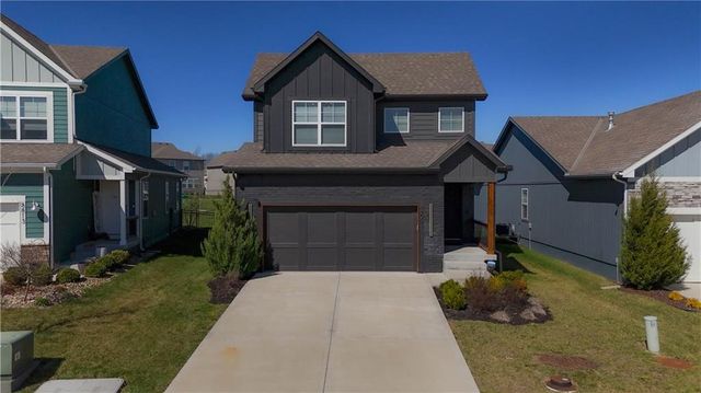 8809 SW 9th Terrace, Blue Springs, MO 64064