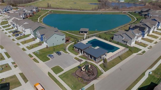 8809 SW 9th Terrace, Blue Springs, MO 64064