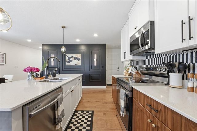 8809 SW 9th Terrace, Blue Springs, MO 64064