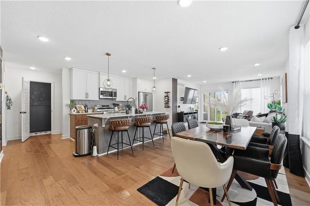 8809 SW 9th Terrace, Blue Springs, MO 64064