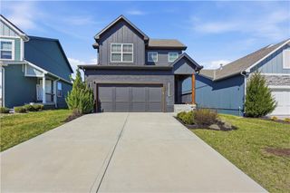 8809 SW 9th Terrace, Blue Springs, MO 64064