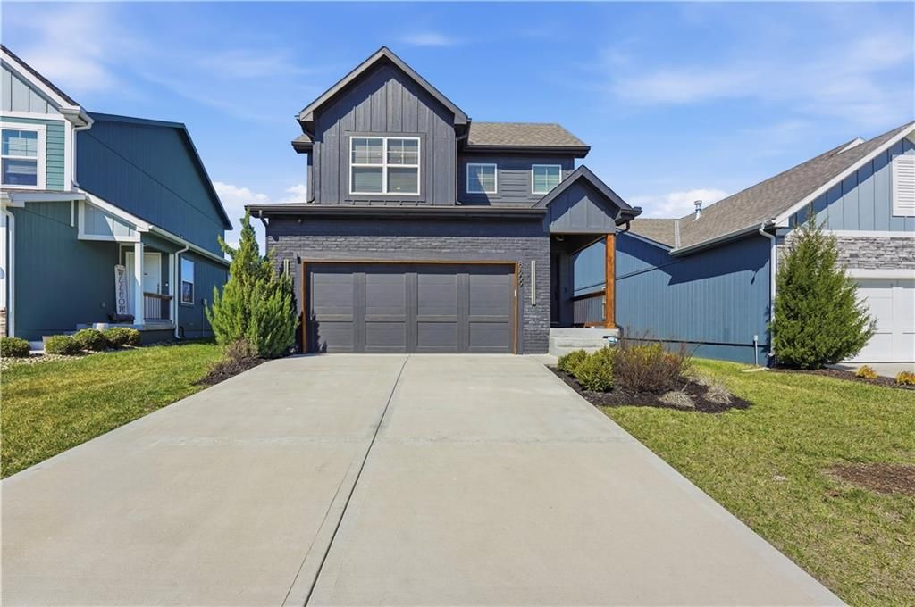 8809 SW 9th Terrace, Blue Springs, MO 64064