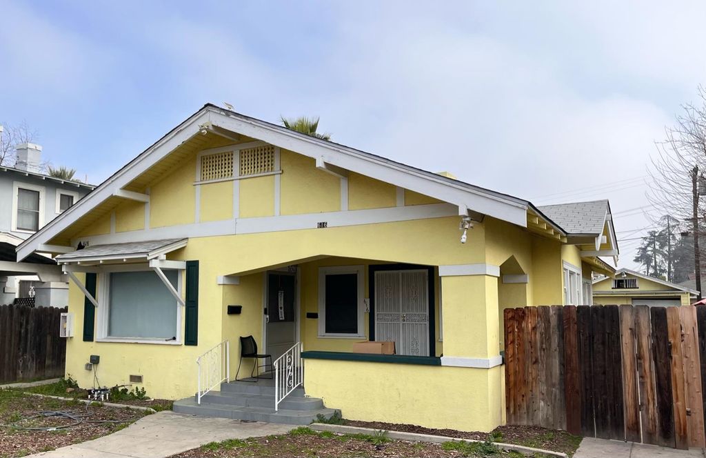 Image 2 of property listing at 616 N Echo Avenue, Fresno, CA 93728