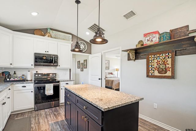 134 County Road 2749, Mineola, TX 75773