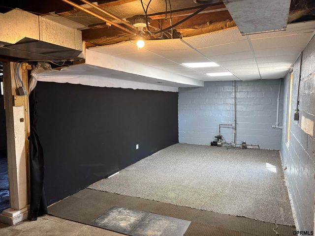 725 E Military Avenue, Fremont, NE 68025