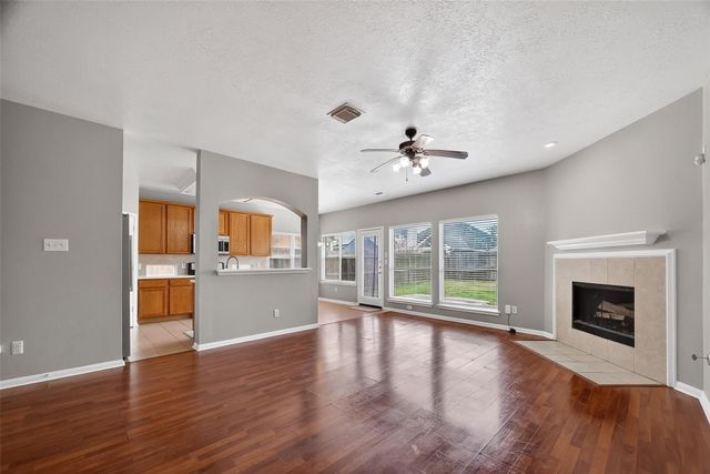 2914 Laurel Brook Lane, Pearland, TX 77584