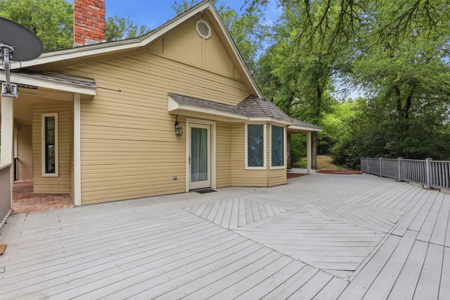 1945 Bluebird Avenue, Fort Worth, TX 76111