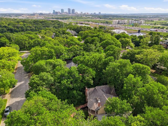 1945 Bluebird Avenue, Fort Worth, TX 76111