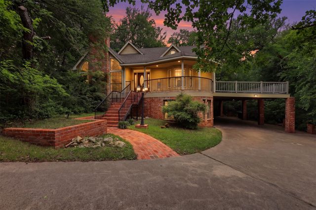 1945 Bluebird Avenue, Fort Worth, TX 76111